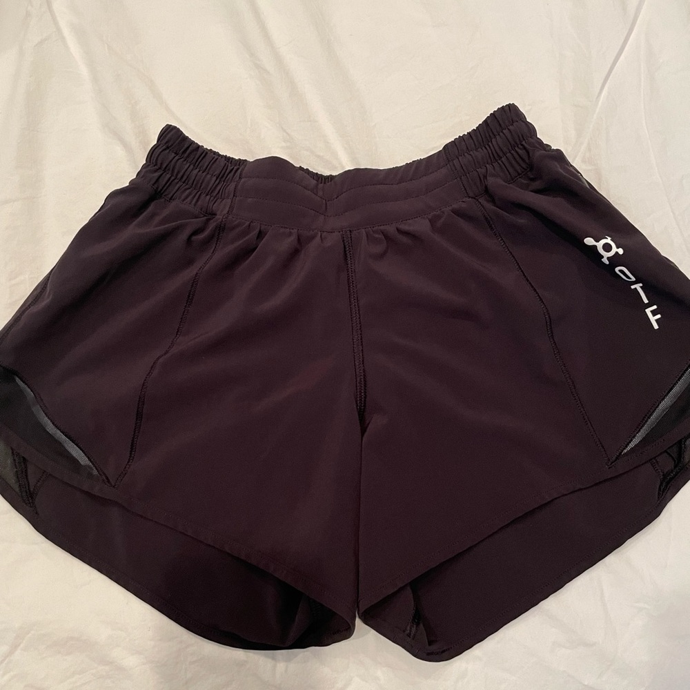 Lululemon X Orangetheory hotty hot low rise shorts 4’